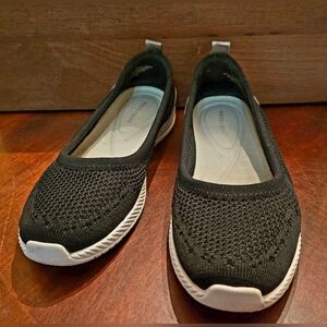 Easy Spirit Black and White Women's Flats